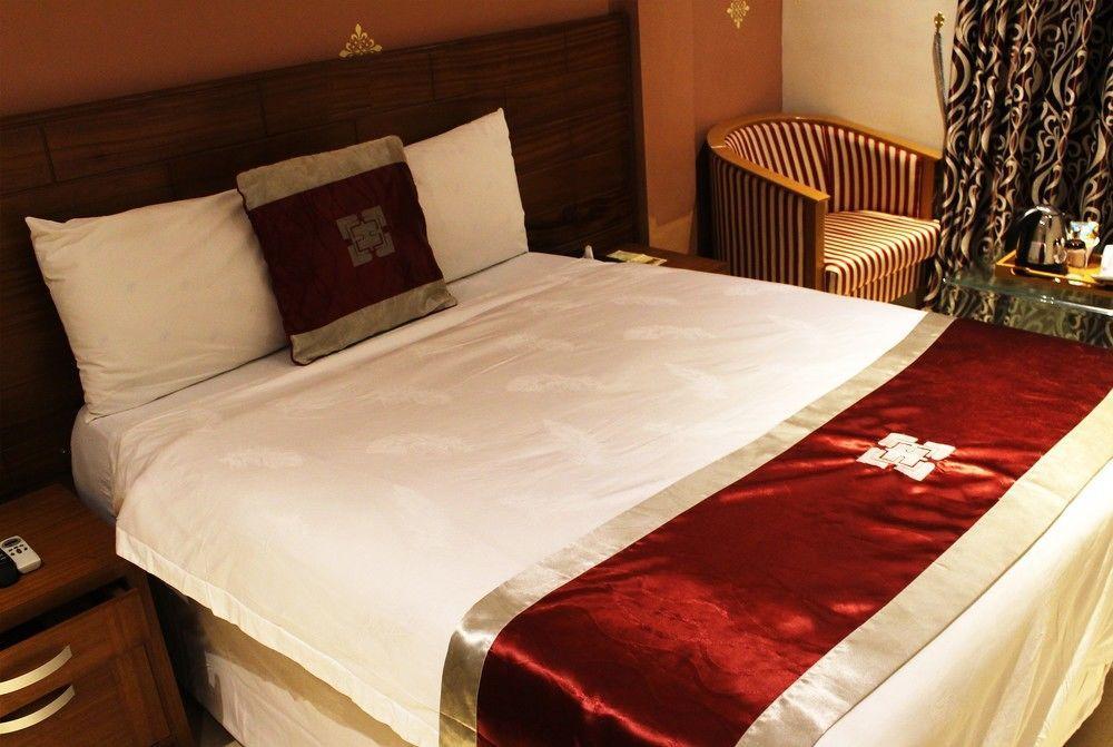 Airport West Hotel Accra Exterior photo